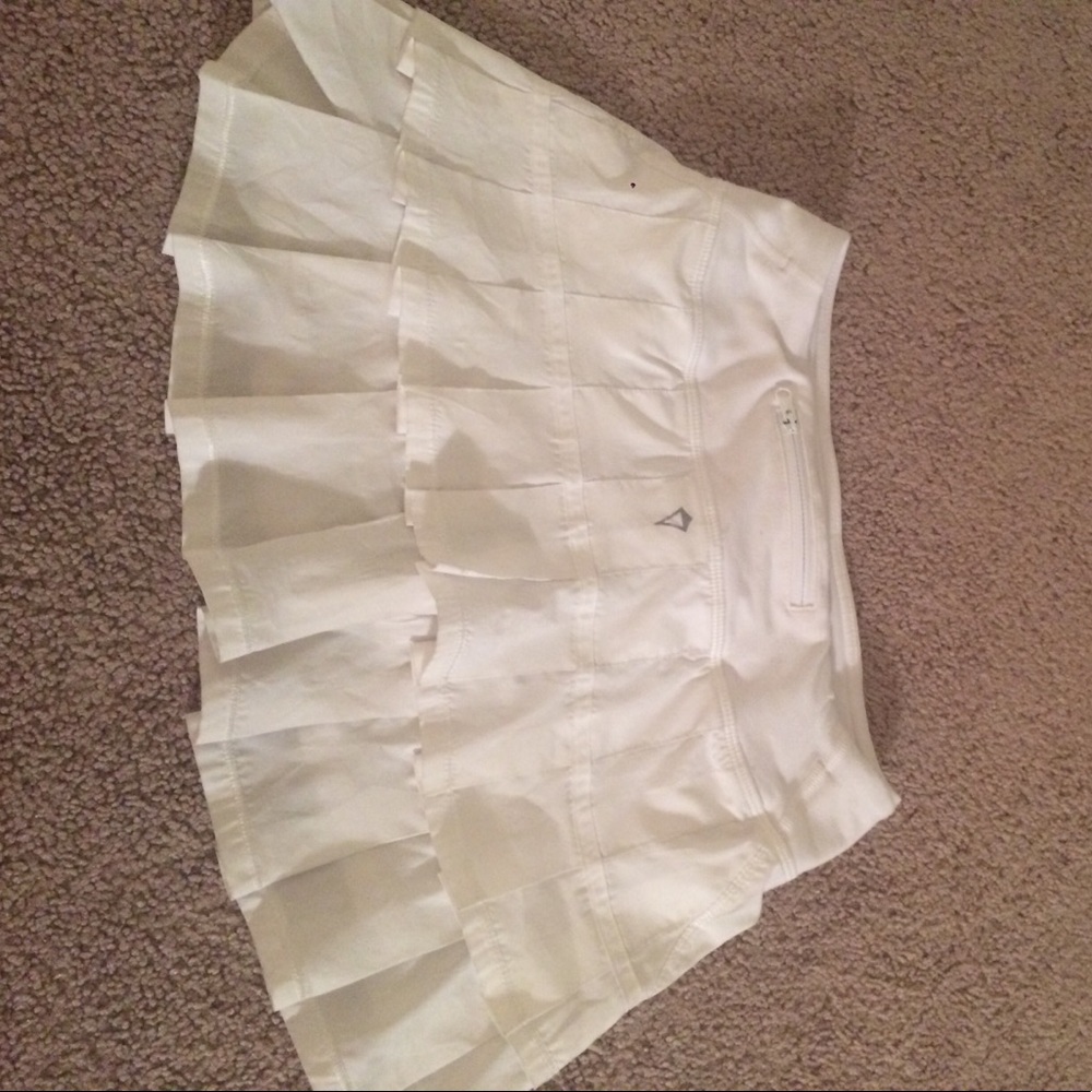 ‼️ONE HOUR SALE‼️Ivivva white skirt