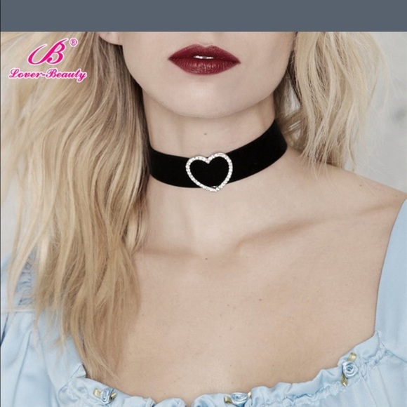 Jewelry - Black velvet chocker
