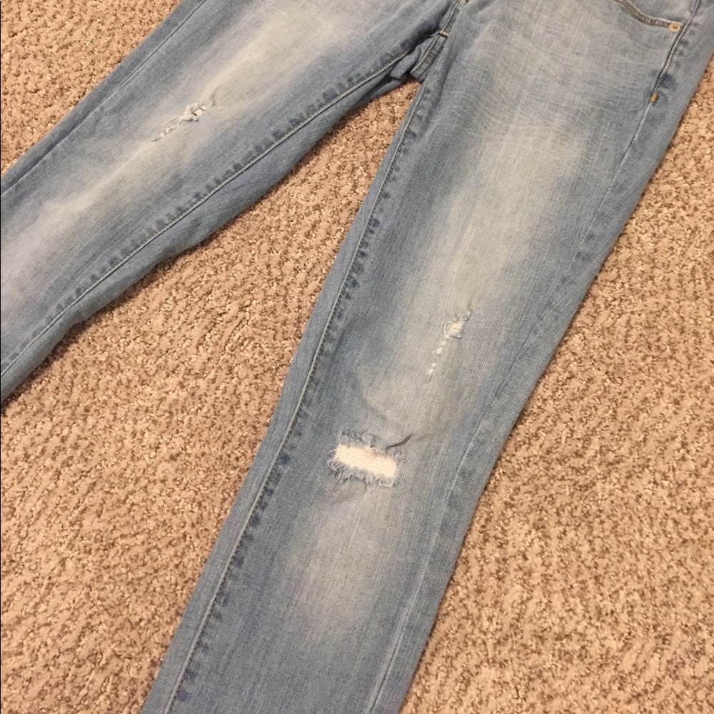 Low rise skinny jean size 2 with stretch