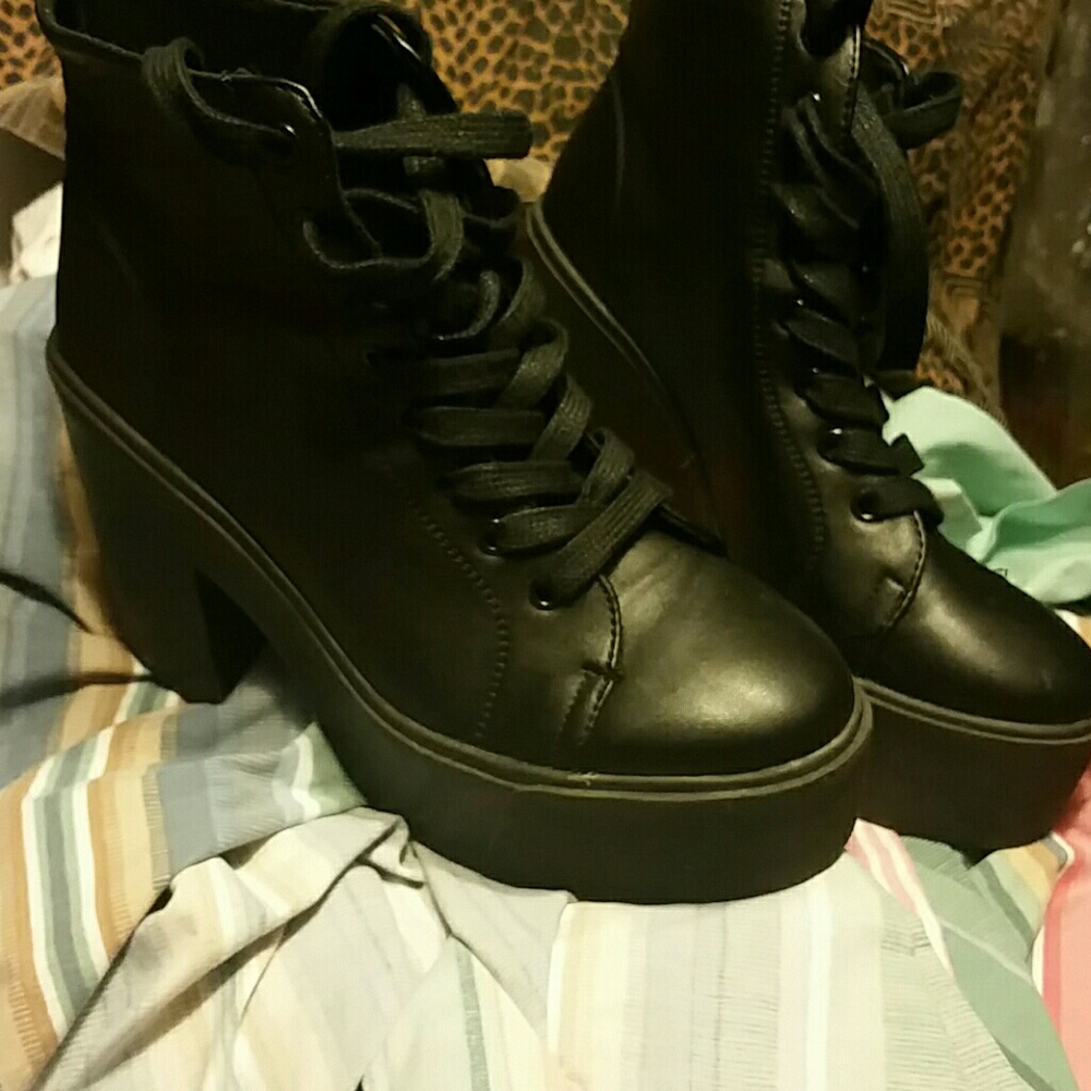 SOLD!!!Platform chunky heel shoes