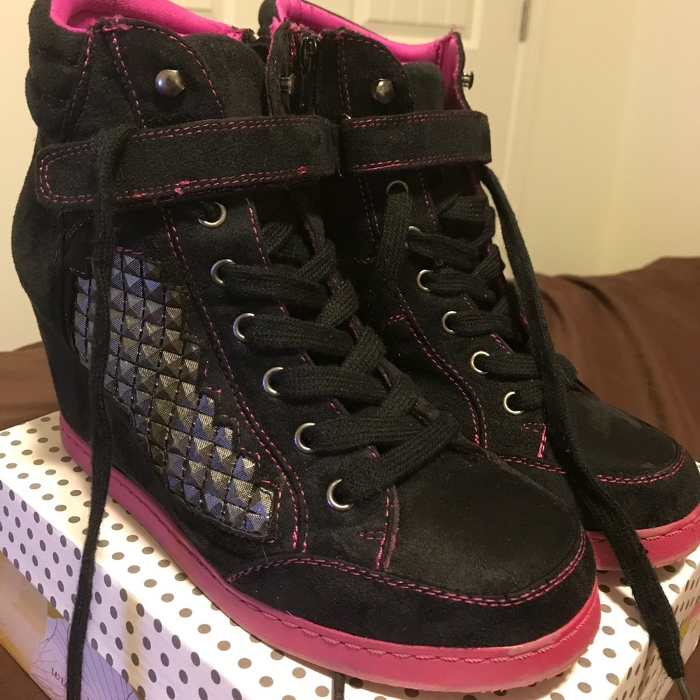 Sneaker wedges