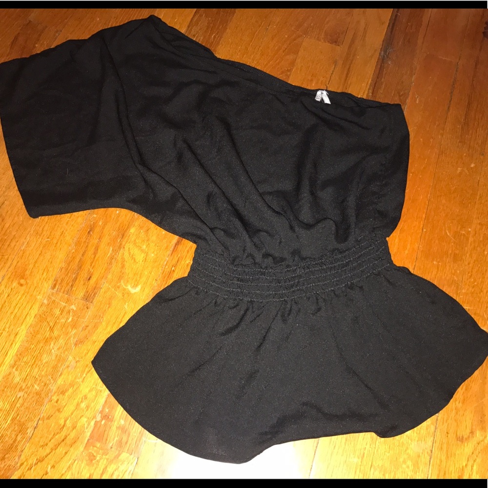 One-sleeve black chic top
