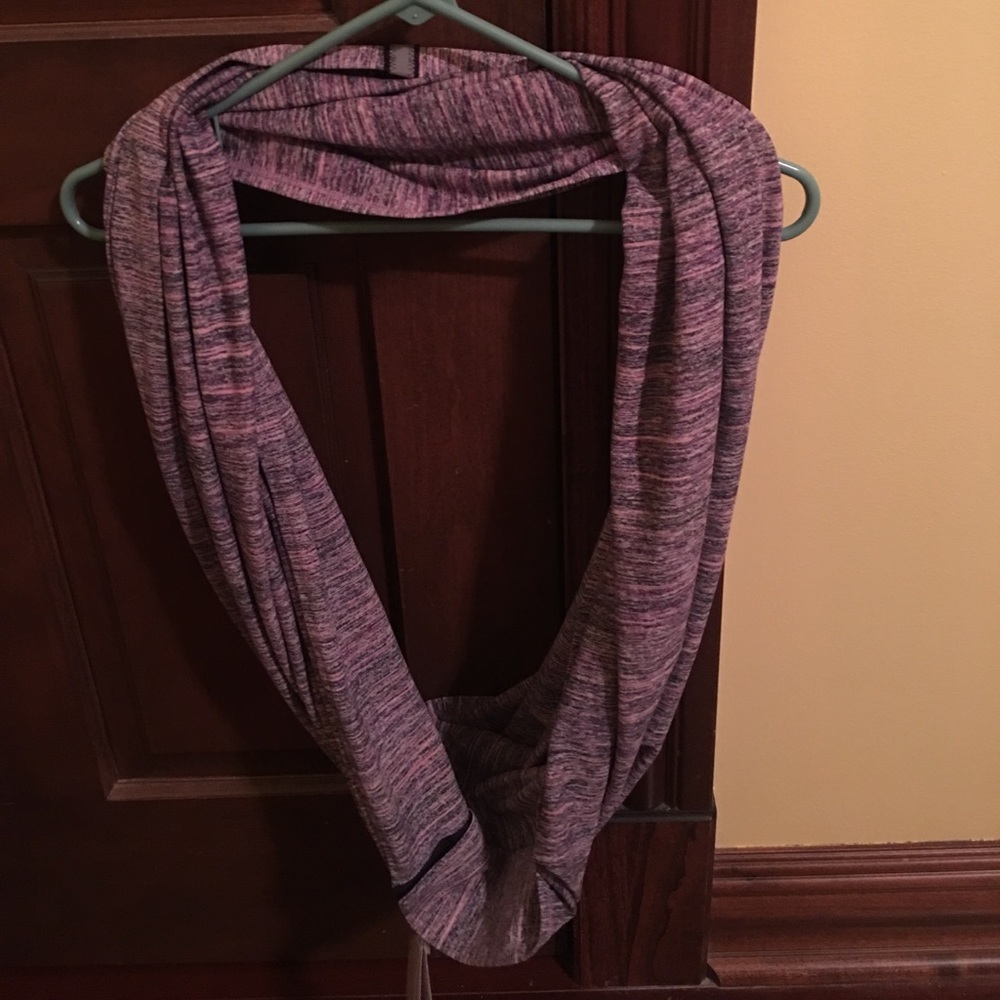 Never worn LULULEMON a scarf!!