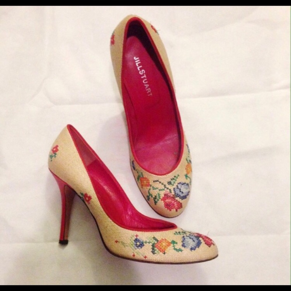 Jill Stuart wicker embroidered pumpe