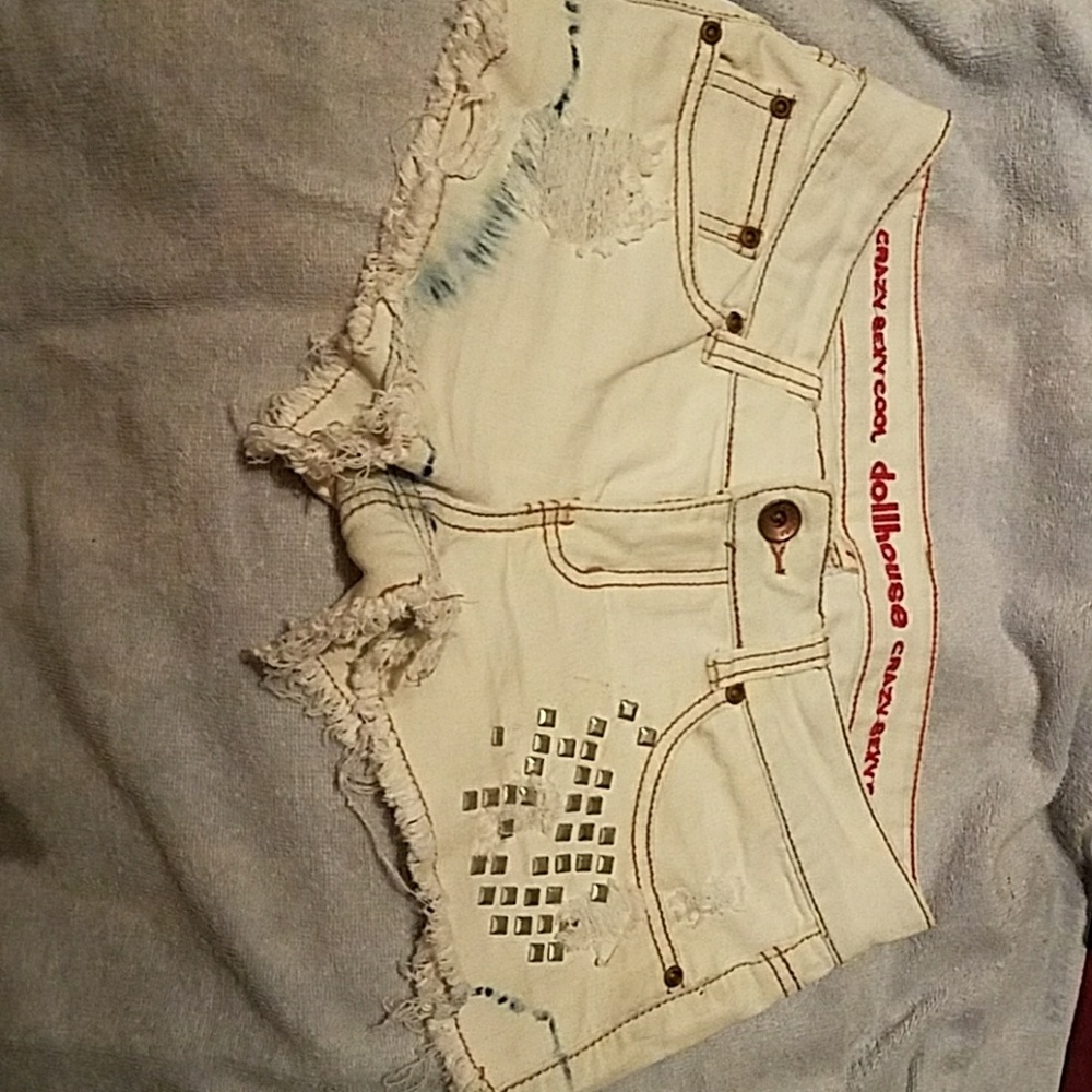 Distressed dollhouse Shorts.