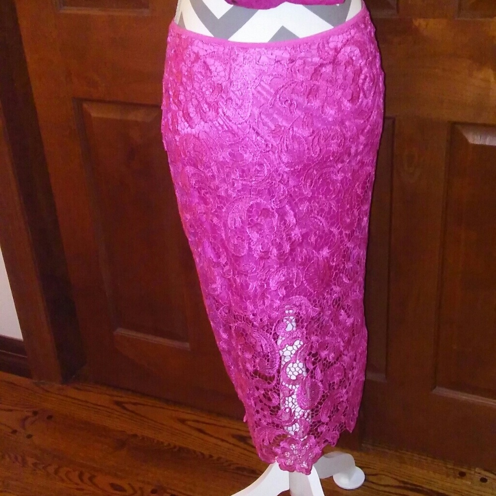 LAST CHANCE! bisou bisou hot pink lace skirt