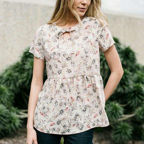 Chloe Printed Flower Short Sleeve S - Picture 4 of 6