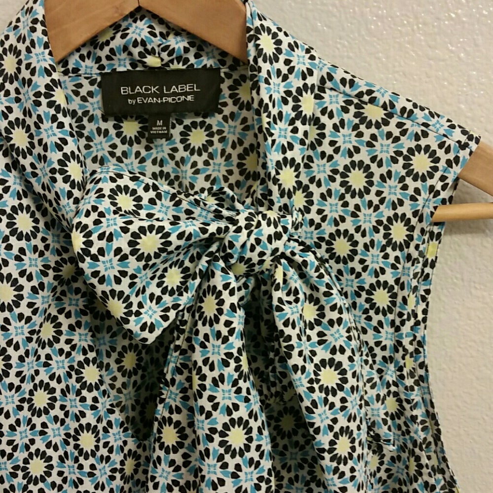 🌼Tie-neck Flower Blouse