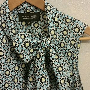 🌼Tie-neck Flower Blouse