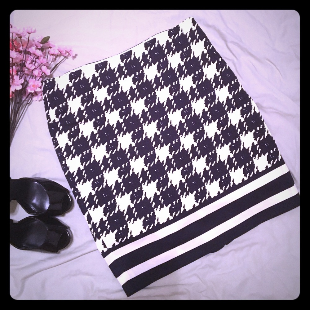 Black & White houndstooth pencil skirt size 14