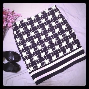 Black & White houndstooth pencil skirt size 14