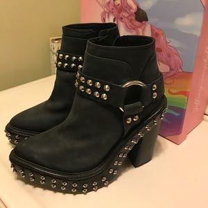 New in box Jeffrey Campbell Lilyn leather boot