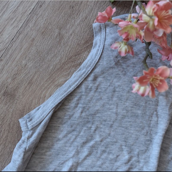 🌸 Raw Hemmed Crop Top - Picture 3 of 4