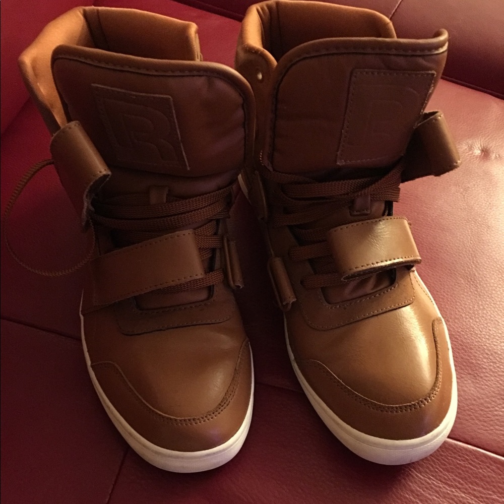 Men Reebok Sneakers 9.5 Made in Vietnam