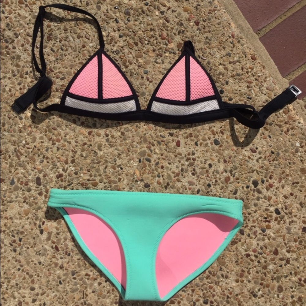 AUTHENTIC TRIANGL BIKINI