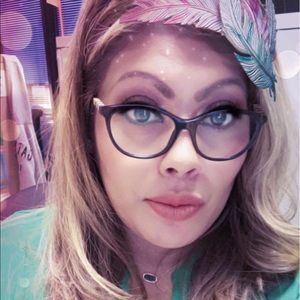 Meet your Posher, Raquel