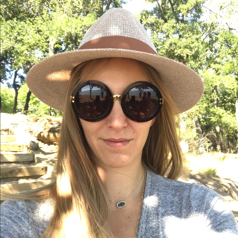 Meet your Posher, Eva