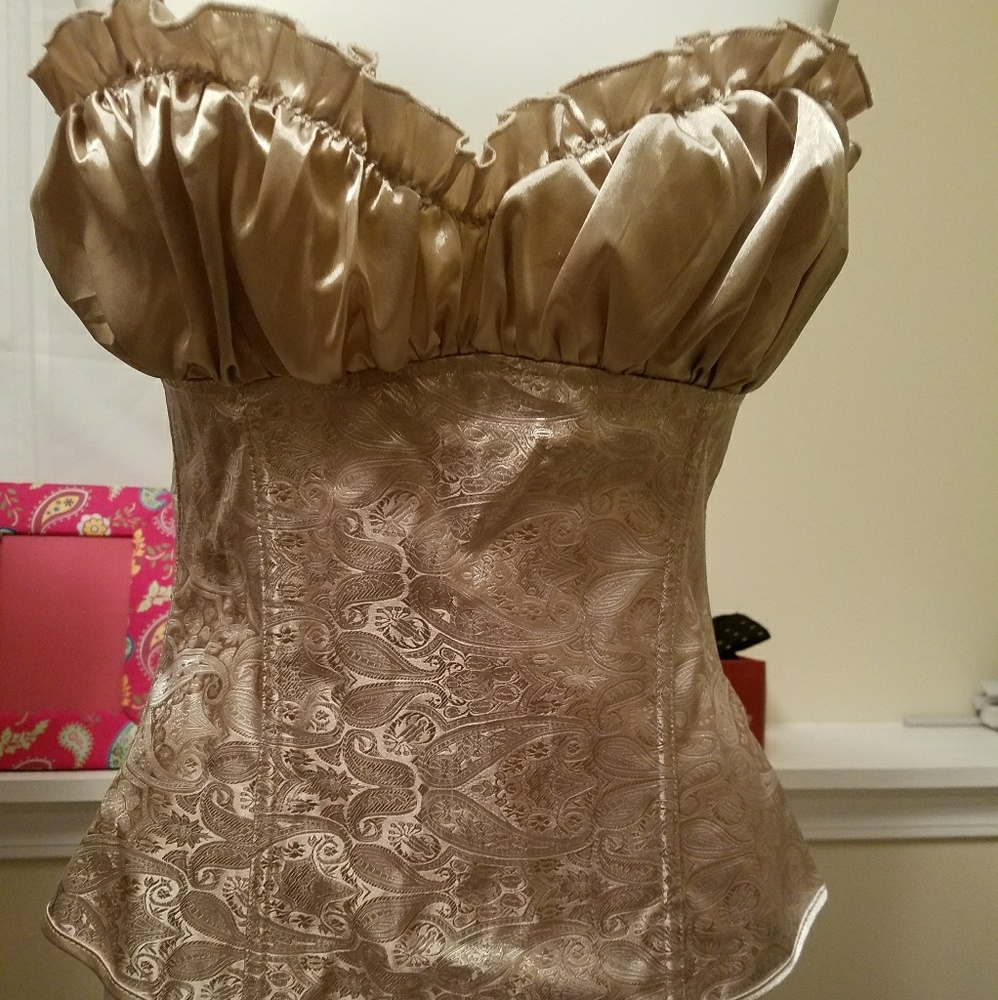 Corset - Picture 2 of 4