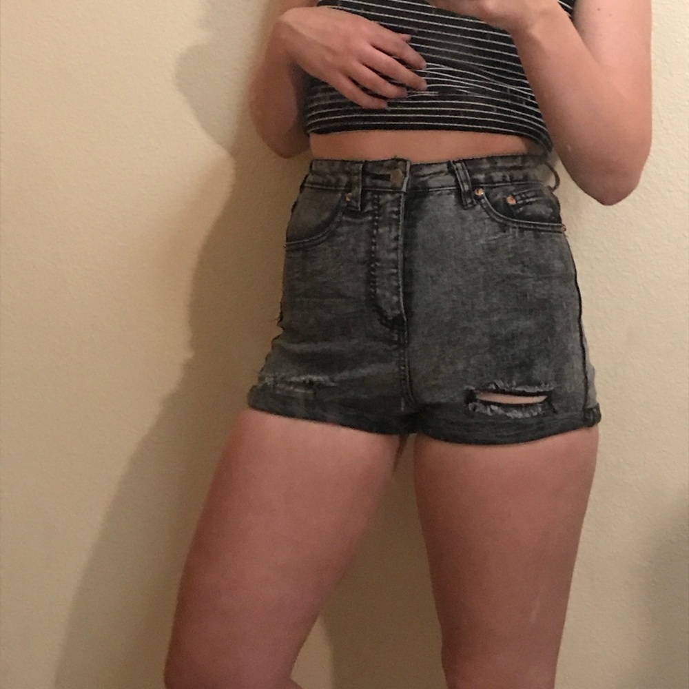 slightly destroyed, cuffed grey shorts