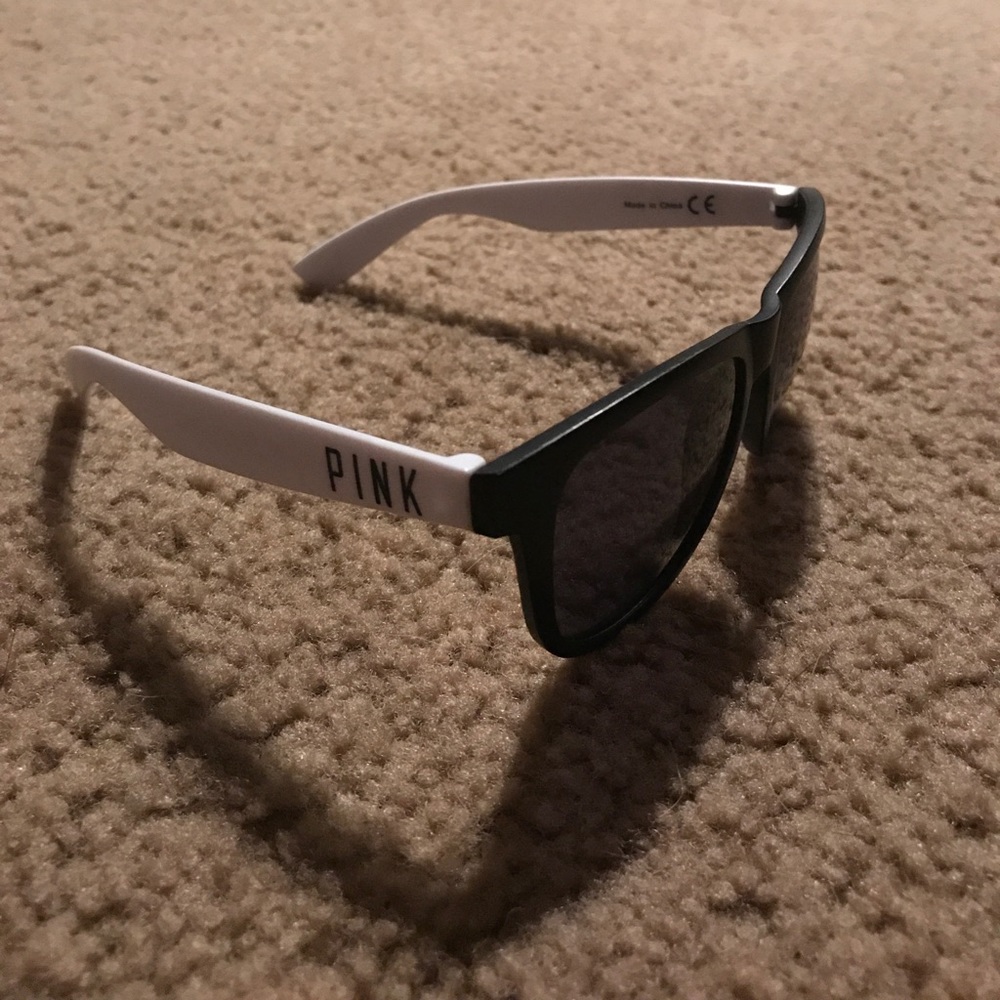 Victoria Secret Sunglasses - Picture 2 of 3