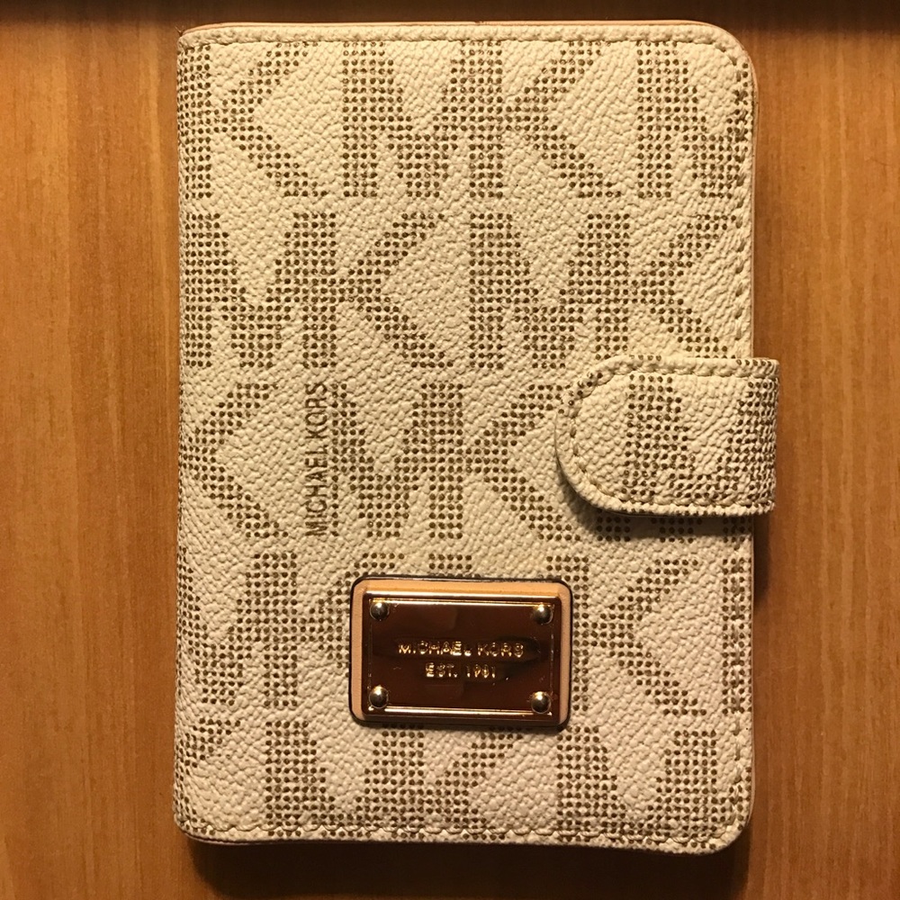 Michael Kors Wallet!