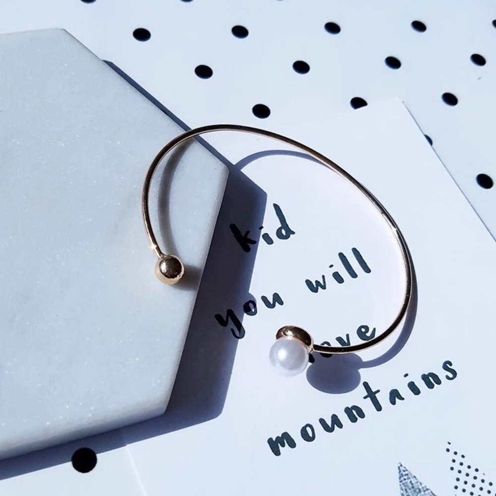 Imitation pearl bracelet