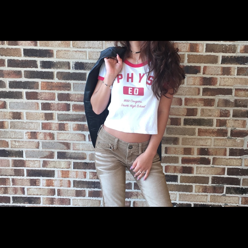 Cute 90s looking top