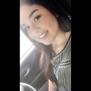 Meet your Posher, Kayla