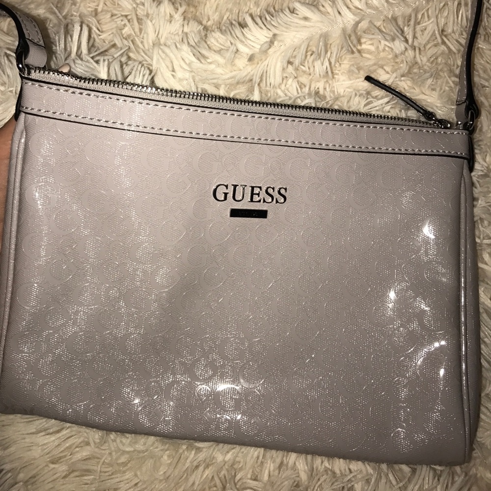 Guess cross-body purse - Picture 2 of 3