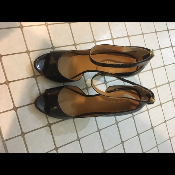 Nine West stiletto ankle straps - Picture 2 of 4