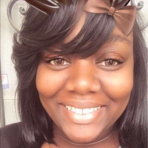 Meet your Posher, Ebony