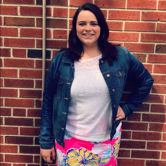 Meet your Posher, Caitlin - Picture 2 of 3