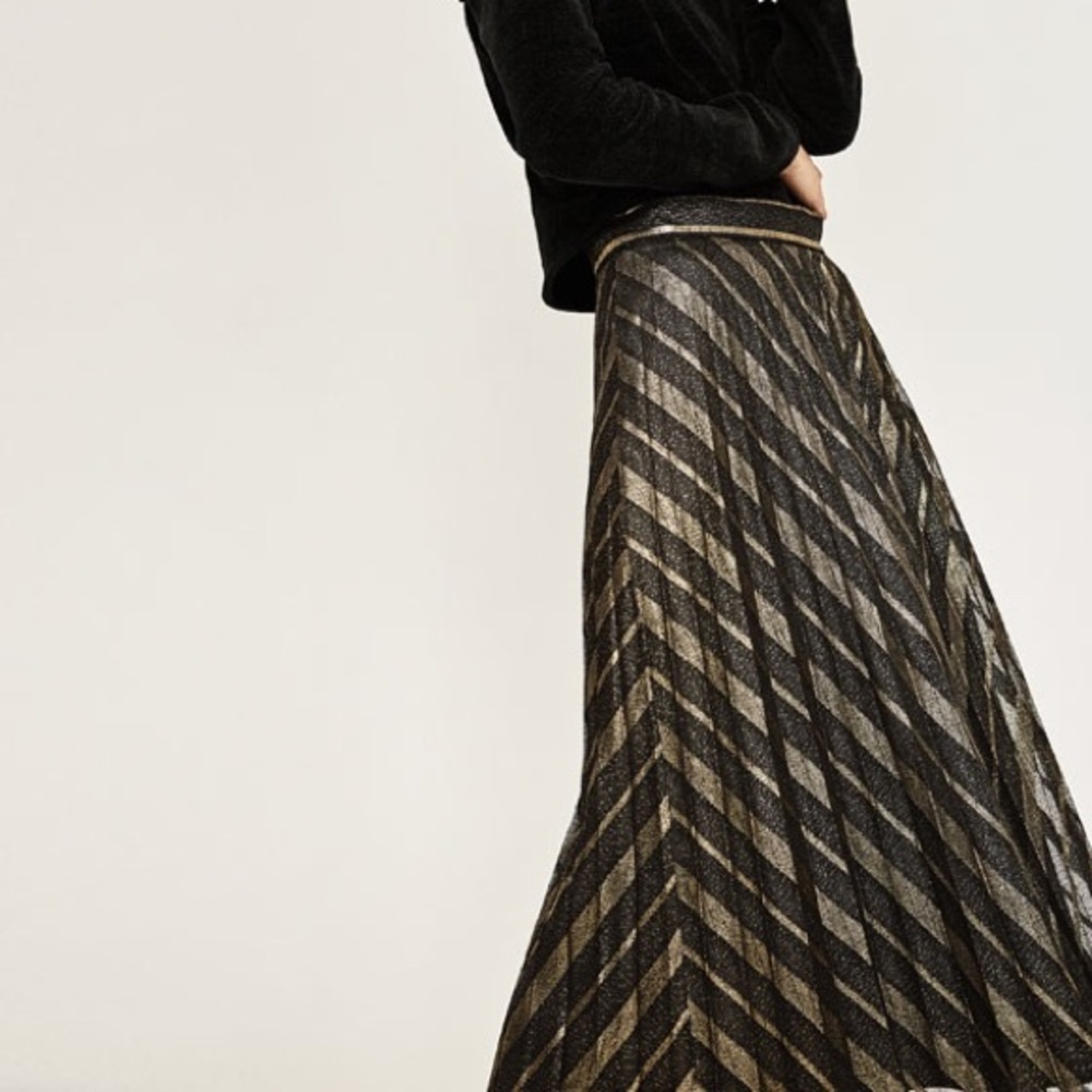 Zara skirt with herringbone pattern-- small - Picture 2 of 5