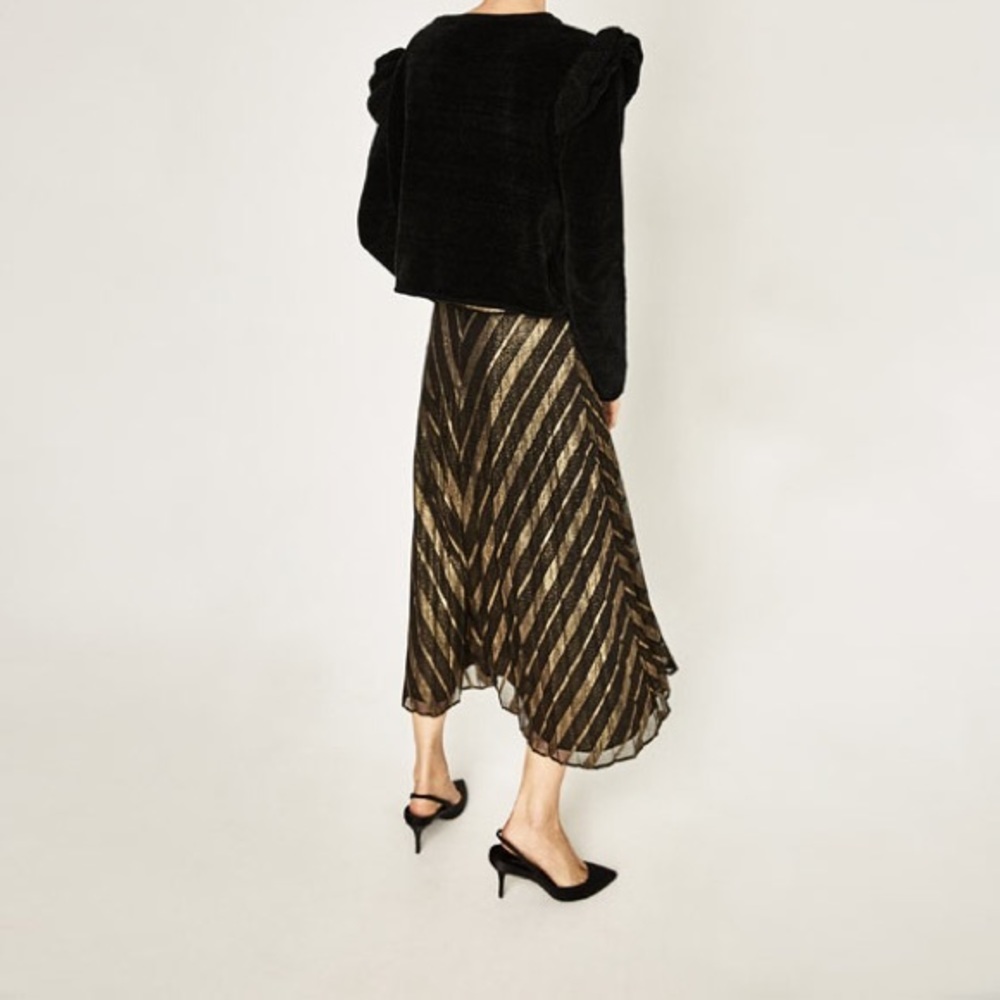 Zara skirt with herringbone pattern-- small - Picture 3 of 5