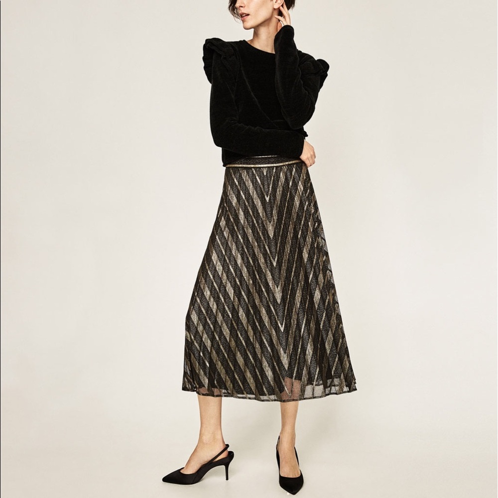 Zara skirt with herringbone pattern-- small - Picture 5 of 5