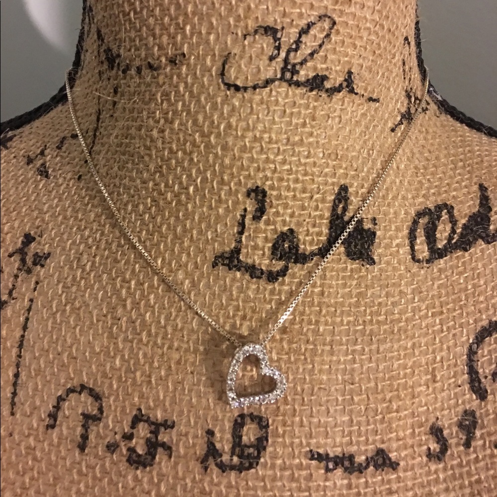 Sterling silver hanging heart CZ pendant/chain.