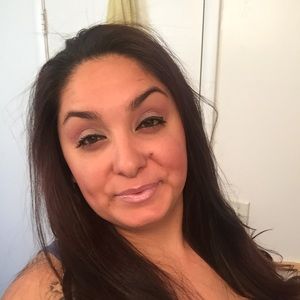 Meet your Posher, Mona