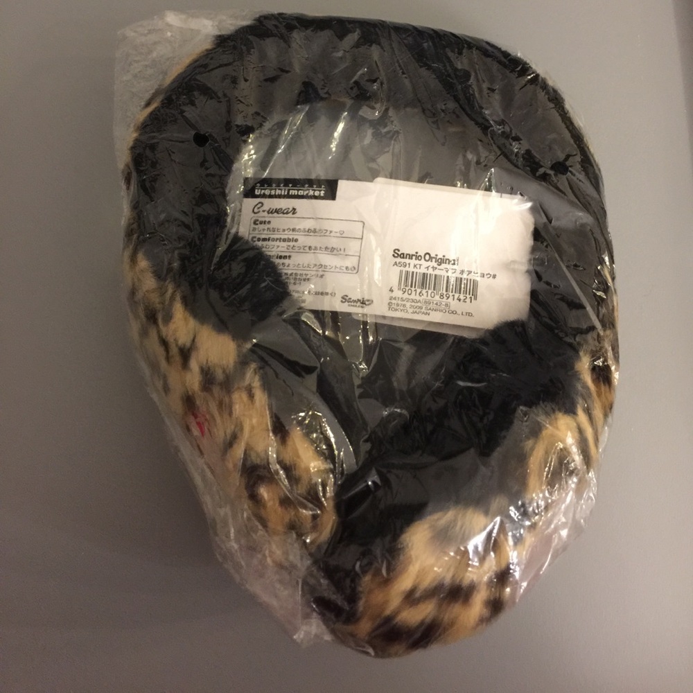 Japan Exclusive Hello Kitty Leopard Earmuffs