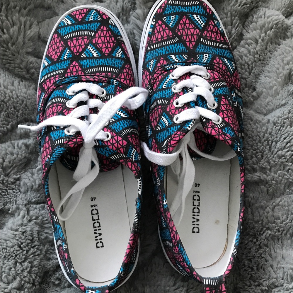 H&m multi colored shoes barely worn size 8.5
