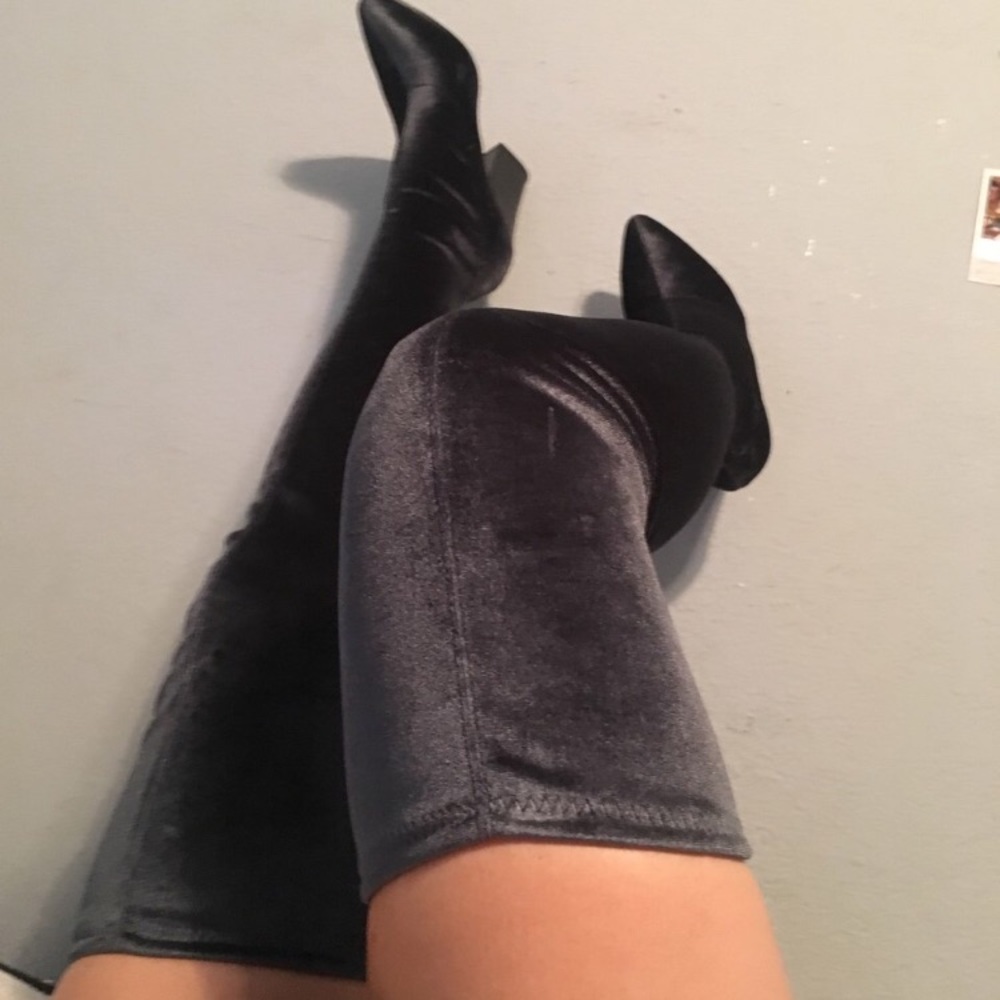 Zara velvet thigh high boots! 🐪🐪