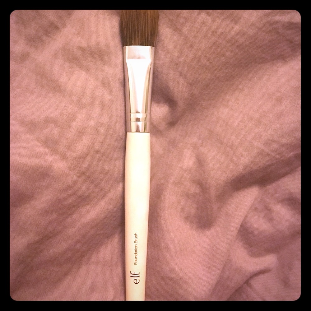 ELF FOUNDATION BRUSH
