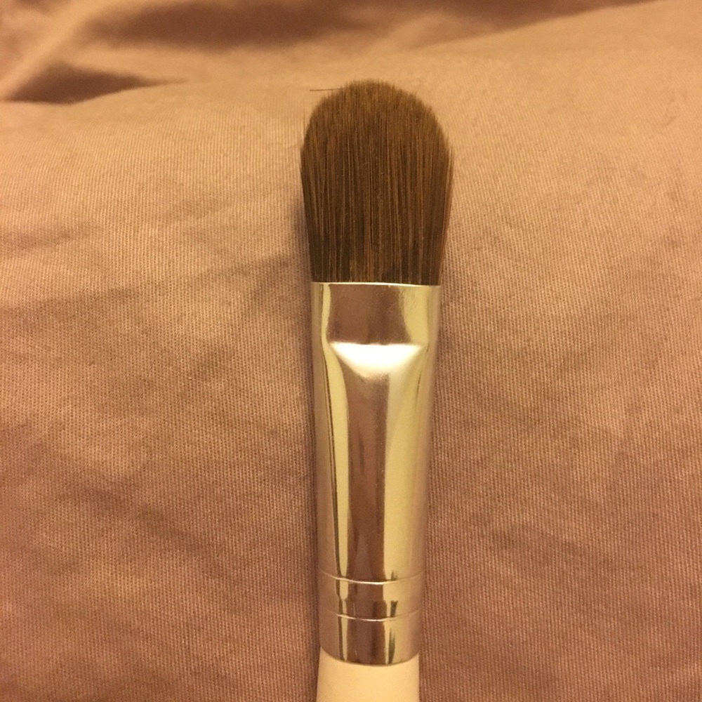 ELF FOUNDATION BRUSH - Picture 3 of 3