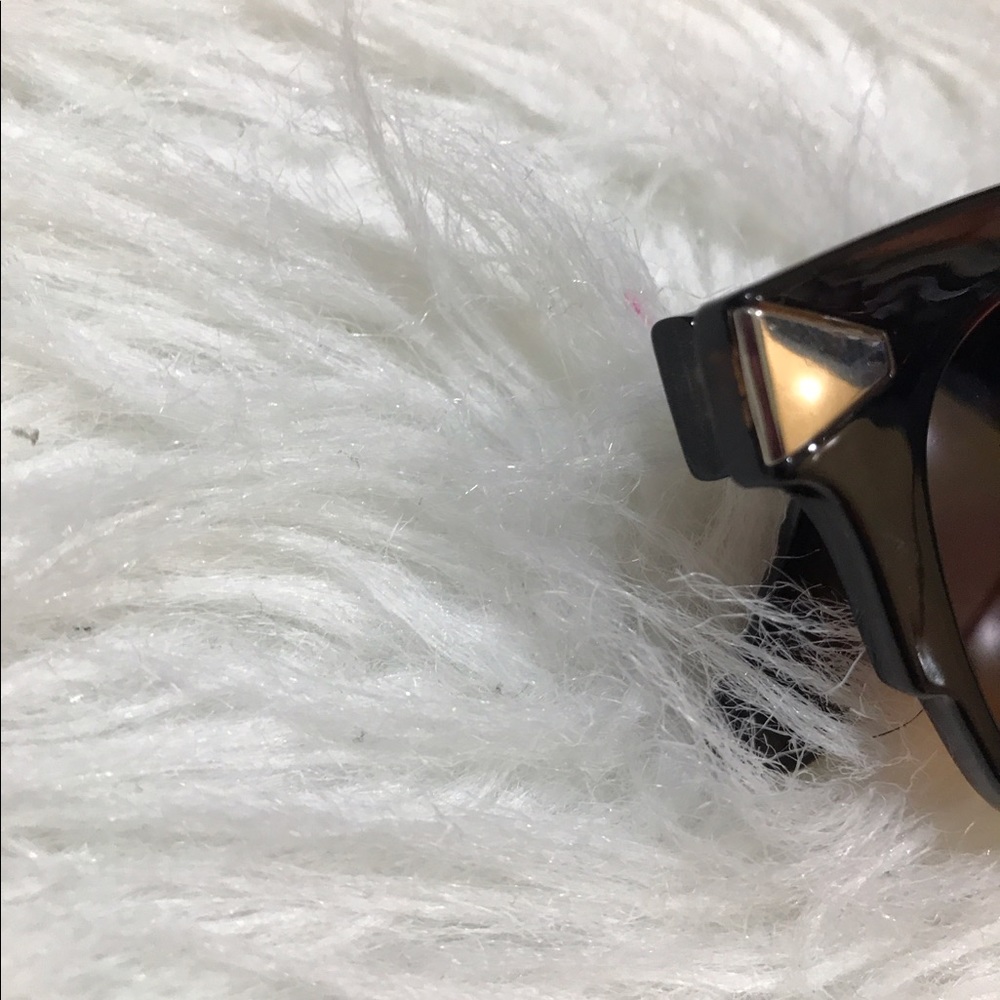 Any 2 Items for $10 ✨ Sexy Sunglasses 💜 - Picture 2 of 4