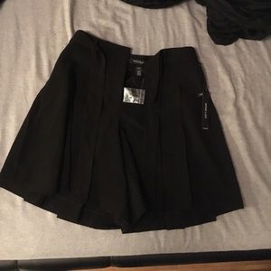 NEVER WORN NWT WHBM SKORT!