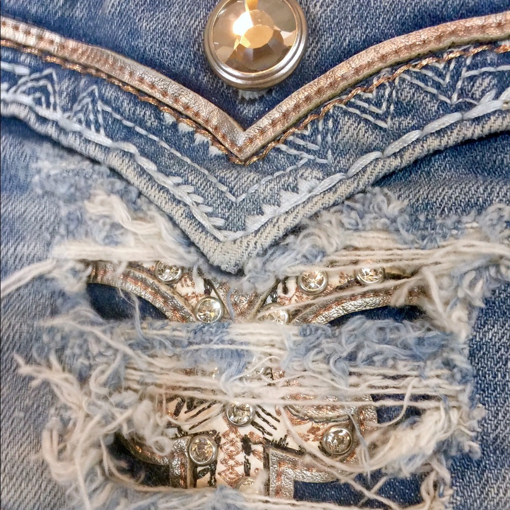 SOLD ON MERC - Picture 5 of 8