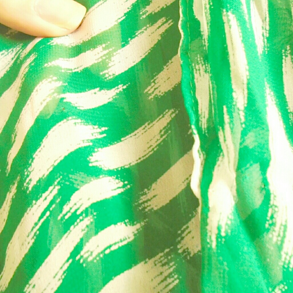 Sheer patterned dress - Picture 3 of 3