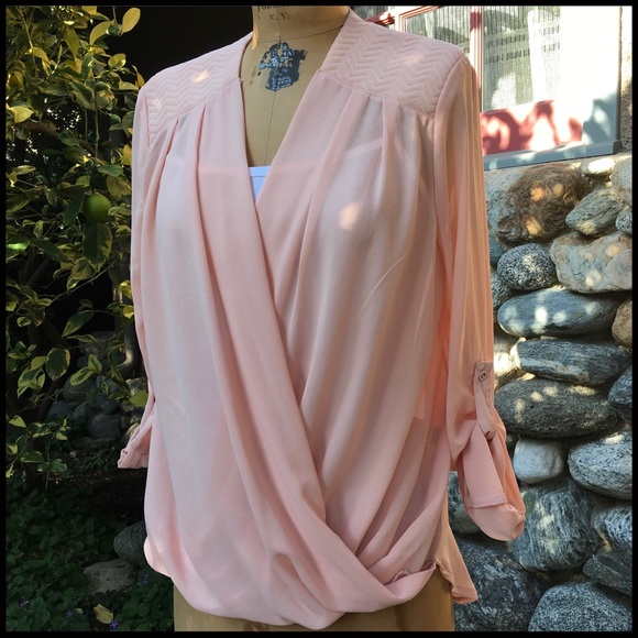 Blushing Hi-Lo Blouse - Picture 6 of 7