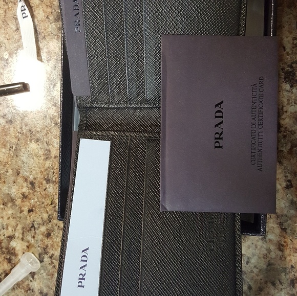 Prada wallet - Picture 3 of 4