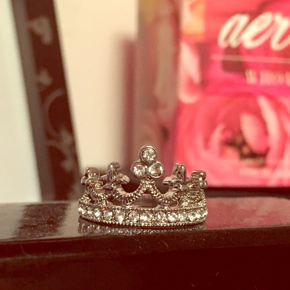 🍭•SALE•🍭Silver Queen Crown Ring - Picture 4 of 4