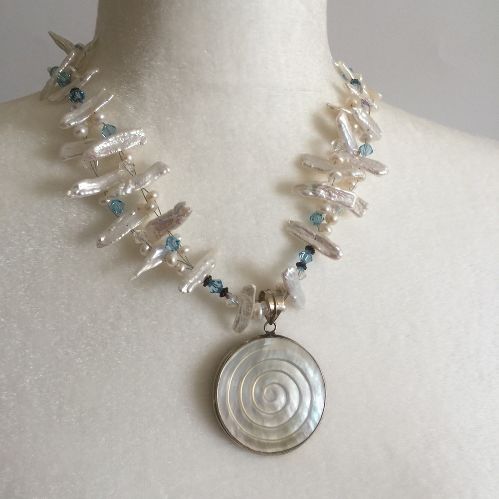 Mother of pearls necklace